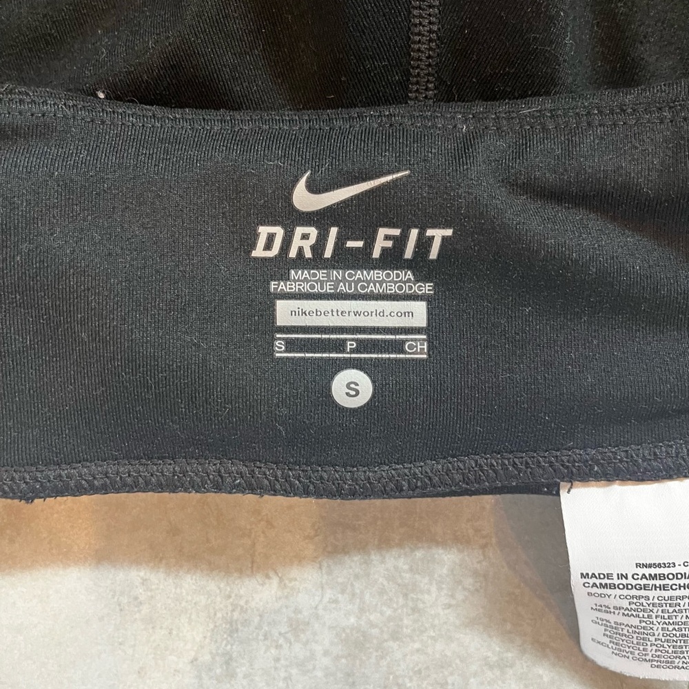 Nike Black Capris - Picture 4 of 4